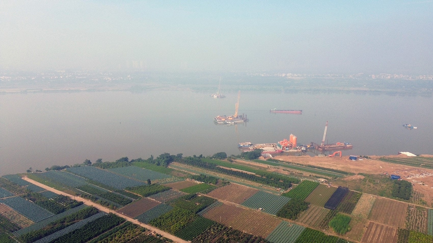 مراسم کلنگ زنی پروژه ساخت پل نگوک هوی و جادههای دسترسی در دو انتهای پل.