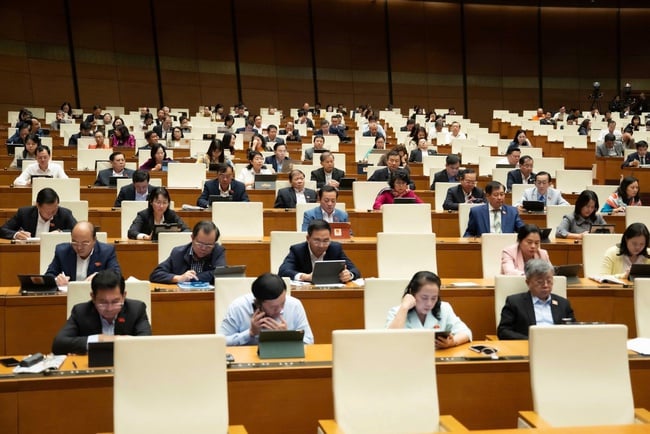 芸術活動に関する法律を早急に研究・制定し、観光法を現状に合わせて取りまとめ、改正する(写真3)。 Sớm nghiên cứu, xây dựng Luật về hoạt động nghệ thuật; Tổng kết, sửa đổi Luật Du lịch phù hợp với tình hình thực tiễn - Ảnh 3.