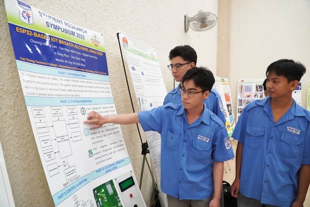 Giáo sư Nhật khuyên sinh viên đừng sợ mắc lỗi khi giao tiếp tiếng Anh - Ảnh 3.