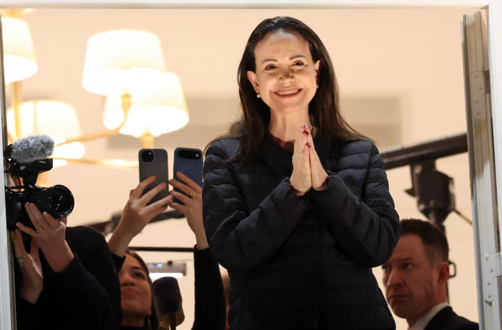 Long trọng lễ trao giải Nobel 2025, chủ nhân Nobel Hòa bình đến Na Uy - Ảnh 3.