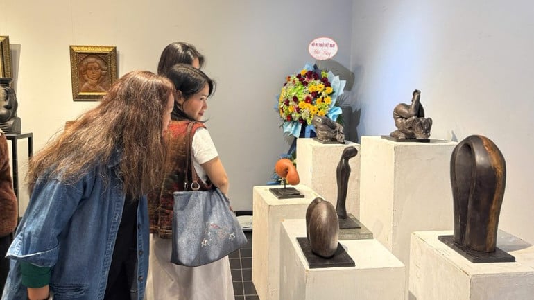 Triển lãm "Đường cong"