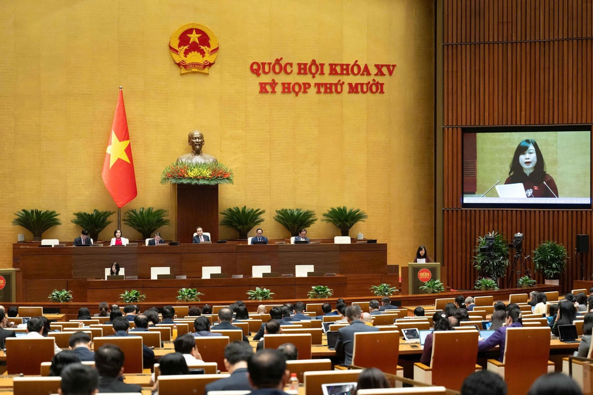 Nasjonalforsamlingen vedtok en resolusjon om banebrytende mekanismer og politikk for å forbedre folkehelsen. Quốc hội thông qua Nghị quyết về các cơ chế, chính sách đột phá nâng cao sức khỏe nhân dân