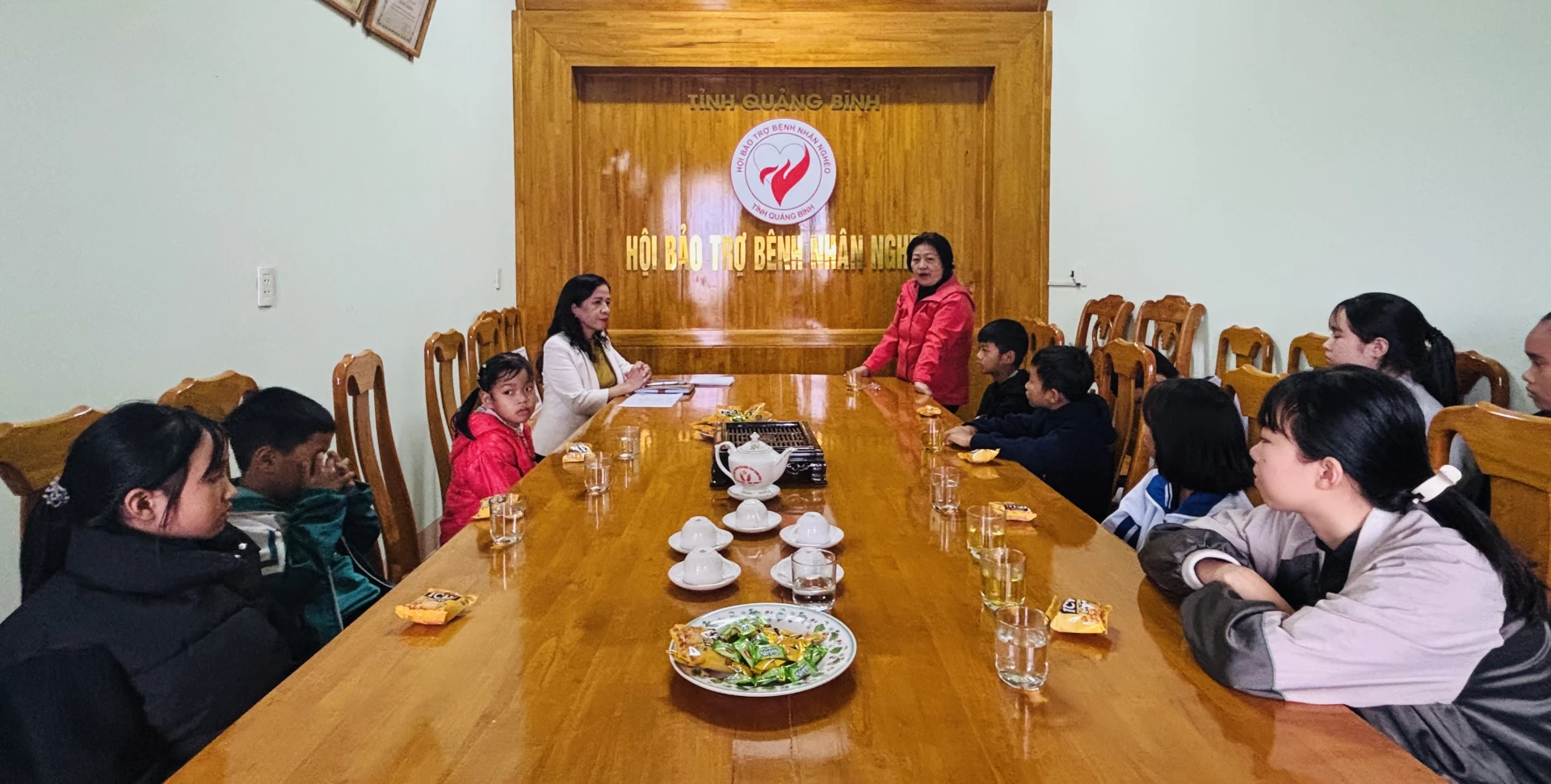 सहायता वितरण समारोह का एक दृश्य - फोटो: के.एच.