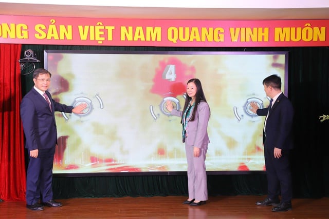 Akademi Wanita Vietnam menerima keputusan mengenai akreditasi kualiti untuk institusi pendidikan, kitaran 2 - Foto 2. Học viện Phụ nữ Việt Nam nhận quyết định kiểm định chất lượng cơ sở giáo dục chu kỳ 2- Ảnh 2.