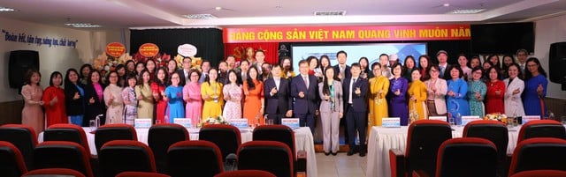 Akademi Wanita Vietnam menerima keputusan mengenai akreditasi kualiti untuk institusi pendidikan, kitaran 2 - Foto 3. Học viện Phụ nữ Việt Nam nhận quyết định kiểm định chất lượng cơ sở giáo dục chu kỳ 2- Ảnh 3.