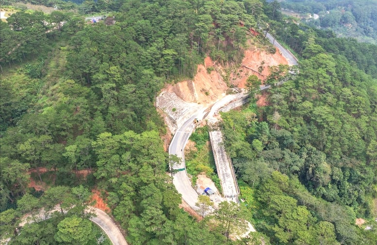 Lâm Đồng: Khôi phục lưu thông đèo D'ran sau 40 ngày sạt lở- Ảnh 1.