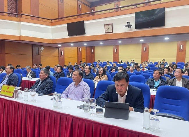 مؤتمر يلخص العمل المتعلق بمنع ومكافحة الفساد والهدر والظواهر السلبية خلال فترة المؤتمر الثالث عشر للحزب - الصورة 3. Hội nghị tổng kết công tác phòng, chống tham nhũng, lãng phí, tiêu cực nhiệm kỳ Đại hội XIII của Đảng - Ảnh 3.