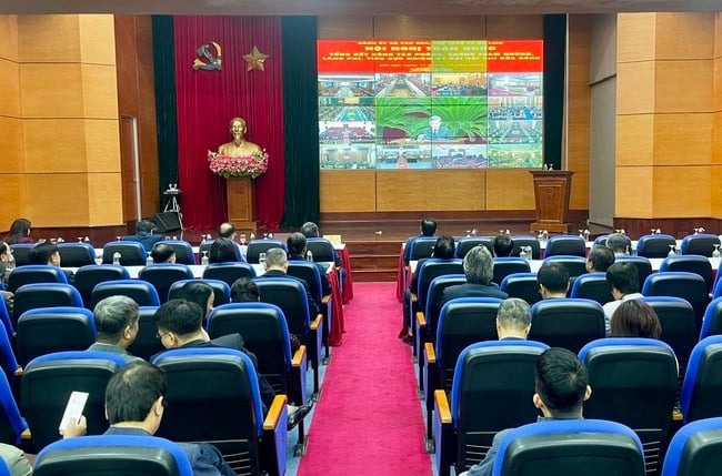 مؤتمر يلخص العمل المتعلق بمنع ومكافحة الفساد والهدر والظواهر السلبية خلال فترة المؤتمر الثالث عشر للحزب - الصورة 4. Hội nghị tổng kết công tác phòng, chống tham nhũng, lãng phí, tiêu cực nhiệm kỳ Đại hội XIII của Đảng - Ảnh 4.