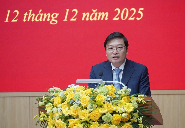 رئيس اللجنة الشعبية لمقاطعة كوانغ تري: تعزيز قوي لمحركات النمو الجديدة - الصورة 1. Chủ tịch UBND tỉnh Quảng Trị: Thúc đẩy mạnh mẽ các động lực tăng trưởng mới- Ảnh 1.