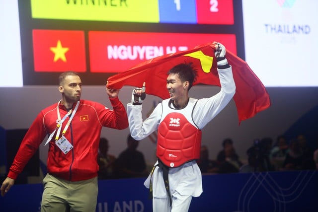 Nguyen Hong Trong : Vaincre la légende des Jeux d'Asie du Sud-Est, remporter la deuxième médaille d'or pour le taekwondo vietnamien - Photo 1. Nguyễn Hồng Trọng: Đánh bại tượng đài SEA Games, đoạt HCV thứ 2 cho taekwondo Việt Nam- Ảnh 1.
