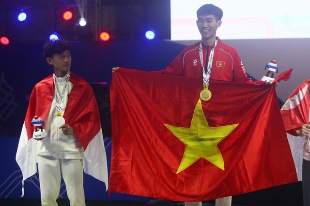 Nguyen Hong Trong : Vaincre la légende des Jeux d'Asie du Sud-Est, remporter la deuxième médaille d'or pour le taekwondo vietnamien - Photo 3. Nguyễn Hồng Trọng: Đánh bại tượng đài SEA Games, đoạt HCV thứ 2 cho taekwondo Việt Nam- Ảnh 3.
