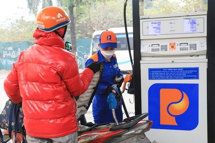 Prețurile combustibililor au fost reduse uniform în perioada de ajustare a prețurilor din 11 decembrie.