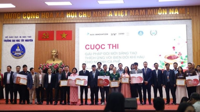 Att erkänna innovativa och effektiva lösningar som bidrar till en hållbar utveckling av kaffeindustrin. uc-cafe2.jpg