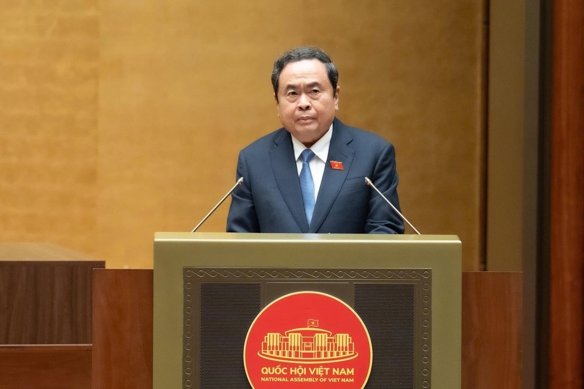 チャン・タン・マン国会議長が第15期国会第10回会議で閉会の挨拶を行った。写真:国会。 Chủ tịch Quốc hội Trần Thanh Mẫn phát biểu bế mạc Kỳ họp thứ 10, Quốc hội khoá XV. Ảnh: Quốc hội.