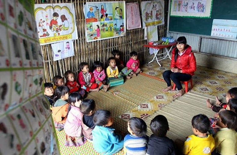 Proposing several policies to support, attract, and value teachers - Image 1. Đề xuất một số chính sách hỗ trợ, thu hút, trọng dụng nhà giáo - Ảnh 1.