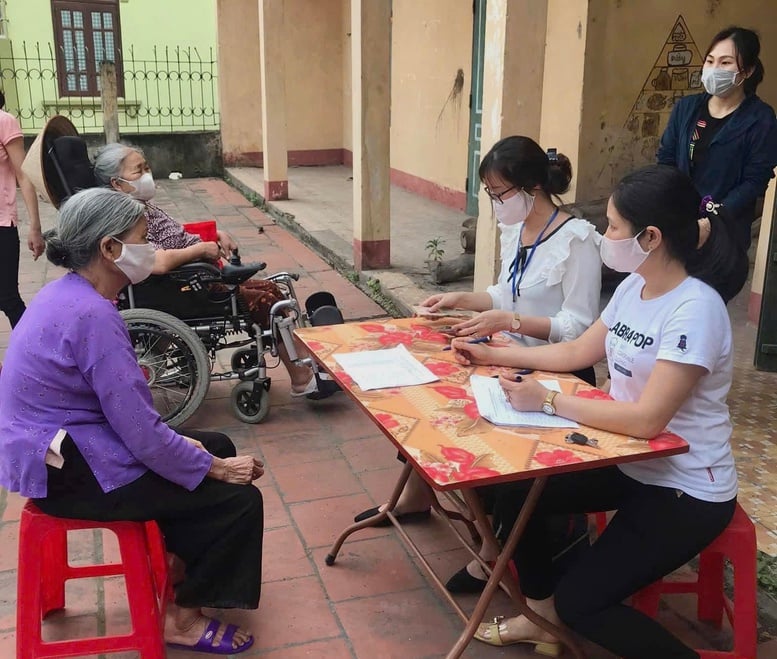 'Reducing legal poverty' through legal aid - Photo 1. ‘Giảm nghèo về pháp luật’ thông qua trợ giúp pháp lý- Ảnh 1.