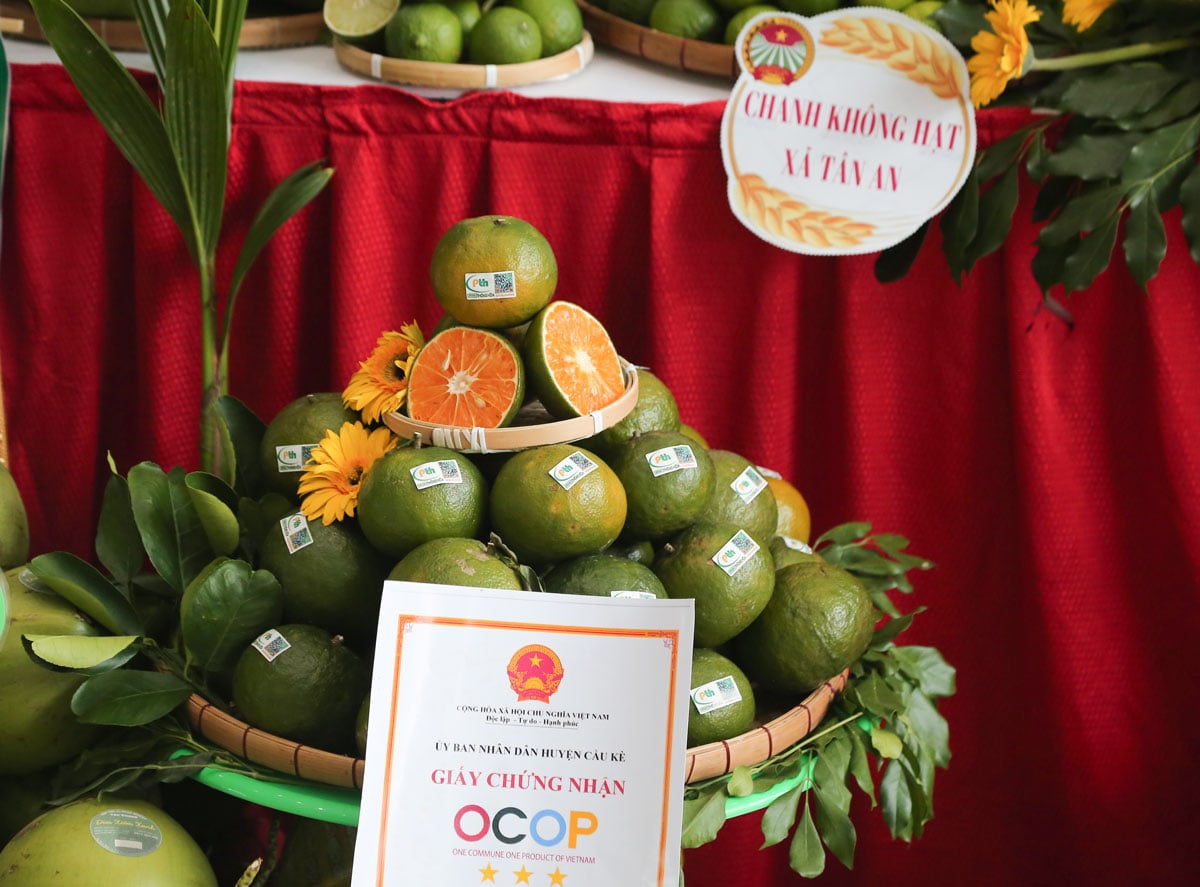 현지 원자재로 생산되는 OCOP의 주요 제품들은 고향에서 번영하고자 하는 열망을 반영합니다.