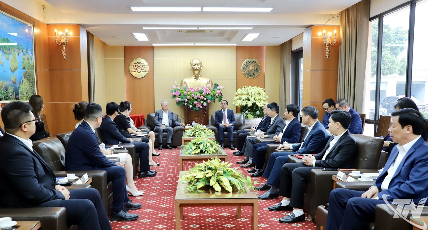 ឈុតឆាកពីសម័យការងារ។