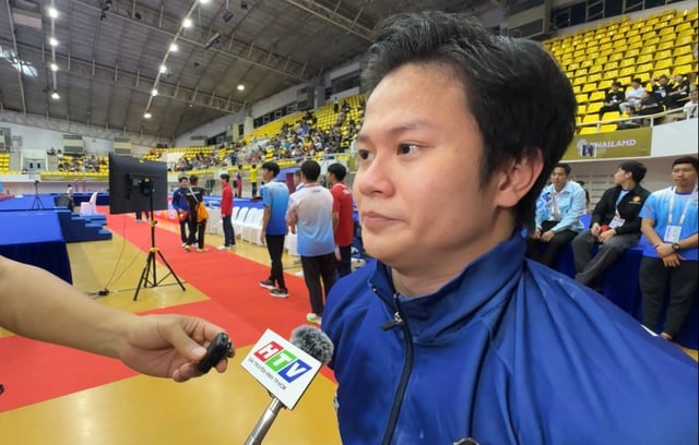 SEA گیمز 33 کے چیمپیئن Nguyen Van Khanh Phong کے آنسو: 'والد، میں نے یہ کیا!' - تصویر 1۔ Nước mắt nhà vô địch SEA Games 33 Nguyễn Văn Khánh Phong: 'Ba ơi, con đã làm được rồi'- Ảnh 1.