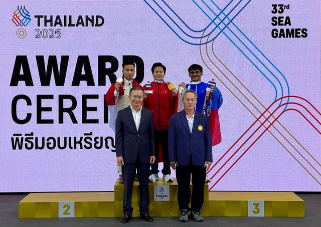 SEA گیمز 33 کے چیمپیئن Nguyen Van Khanh Phong کے آنسو: 'والد، میں نے یہ کیا!' - تصویر 3۔ Nước mắt nhà vô địch SEA Games 33 Nguyễn Văn Khánh Phong: 'Ba ơi, con đã làm được rồi'- Ảnh 3.