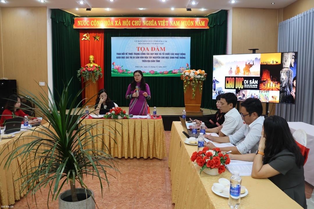 ບັນດາຜູ້ແທນທີ່ເຂົ້າຮ່ວມກອງປະຊຸມສຳມະນາ.