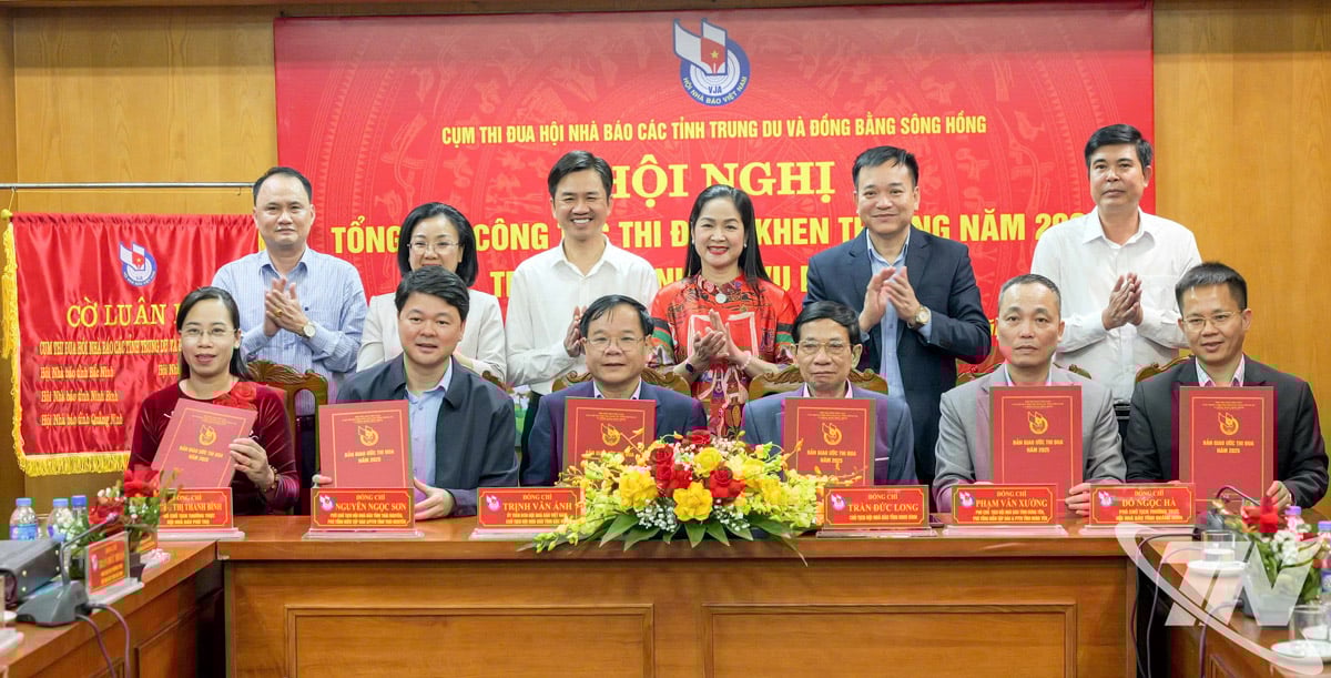 អ្នកដឹកនាំតំណាងឱ្យសមាគមអ្នកកាសែតនៅក្នុងចង្កោមបានចុះហត្ថលេខាលើកិច្ចព្រមព្រៀងត្រាប់តាមសម្រាប់ឆ្នាំ 2026 ។