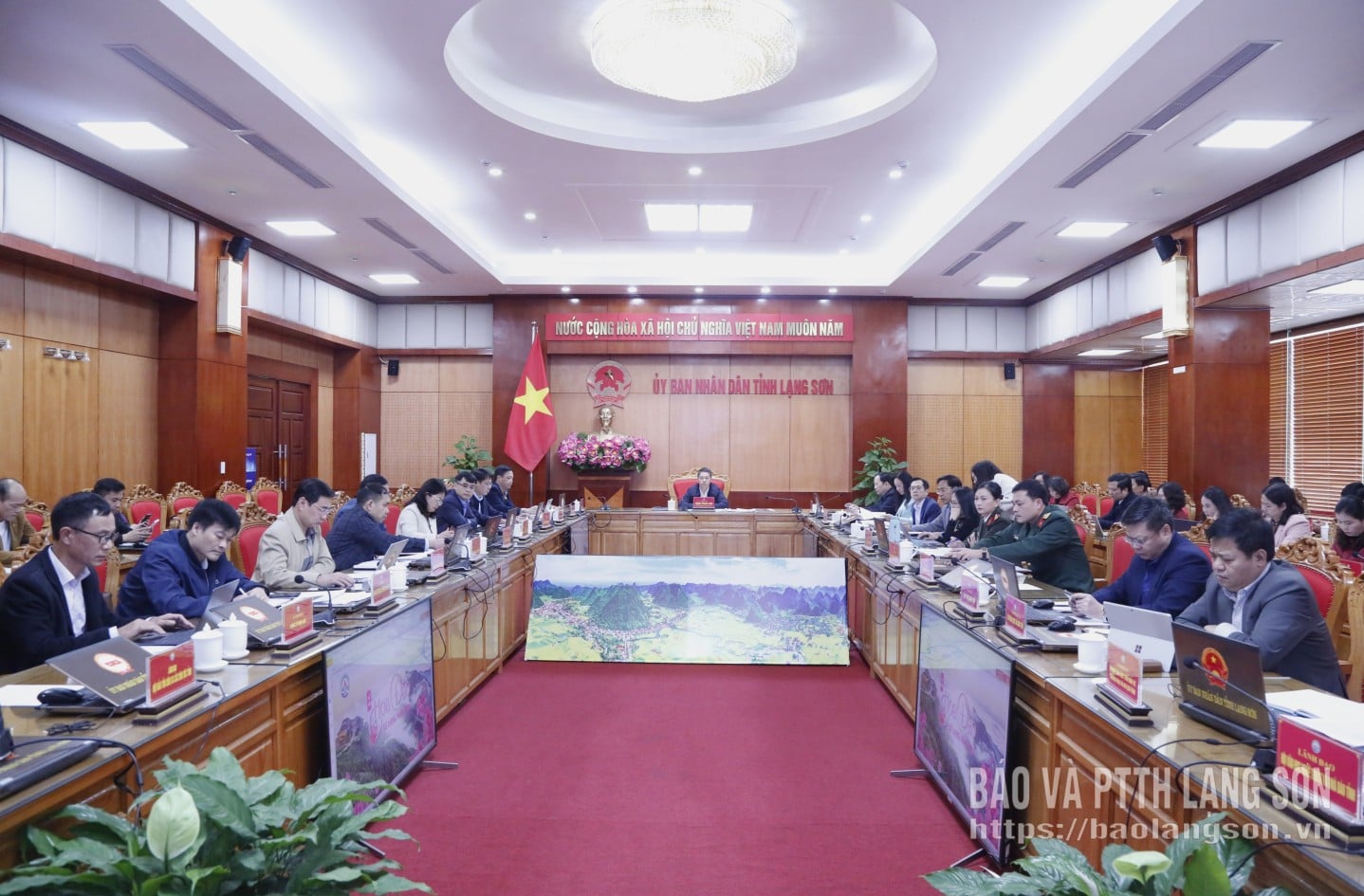 ប្រតិភូចូលរួមកិច្ចប្រជុំ