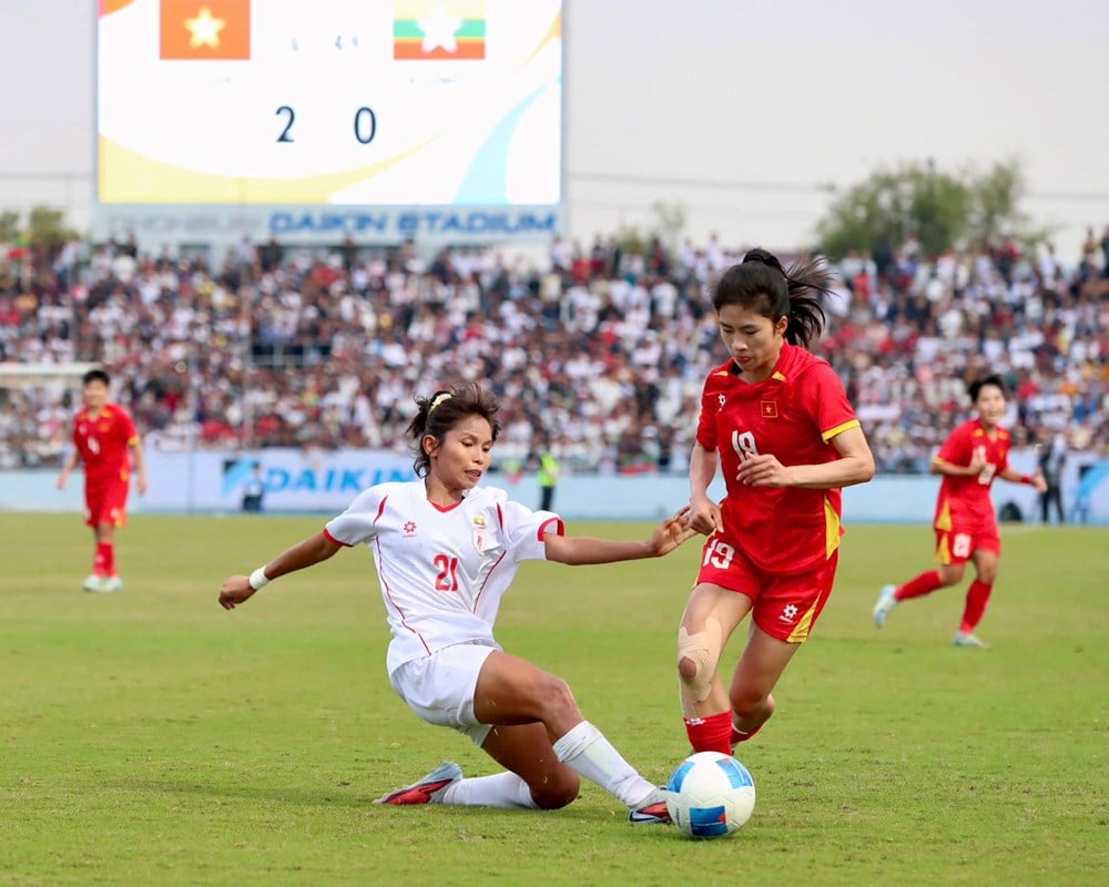 ベトナム女子チームはミャンマーに圧勝し、SEA Games 33の準決勝に堂々と進出した - 写真4