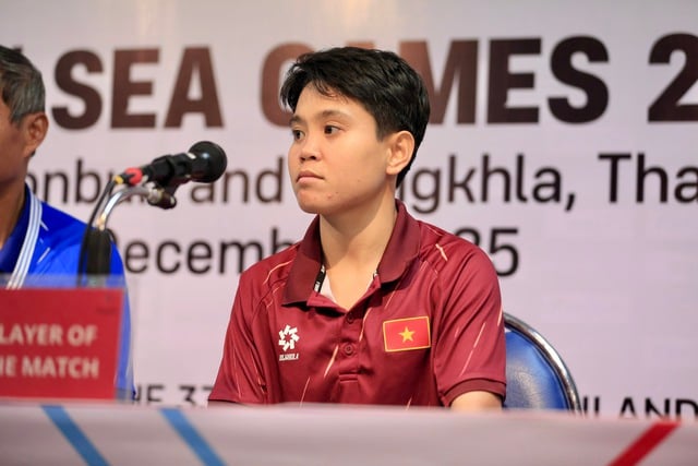 โค้ชไม ดึ๊ก ชุง เผยเคล็ดลับ HLV Mai Đức Chung tiết lộ bí quyết ‘lách qua cửa hẹp’ vào bán kết, HLV Myanmar xin lỗi vì thua Việt Nam- Ảnh 4.