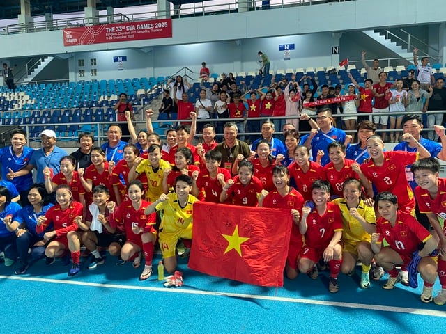 โค้ชไม ดึ๊ก ชุง เผยเคล็ดลับ HLV Mai Đức Chung tiết lộ bí quyết ‘lách qua cửa hẹp’ vào bán kết, HLV Myanmar xin lỗi vì thua Việt Nam- Ảnh 5.