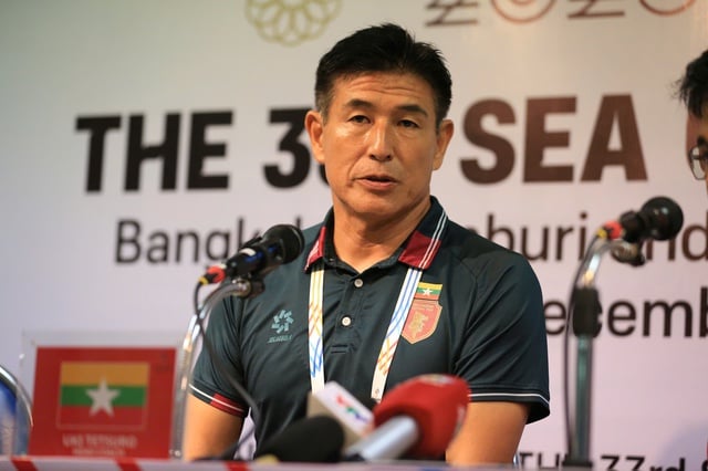 โค้ชไม ดึ๊ก ชุง เผยเคล็ดลับ HLV Mai Đức Chung tiết lộ bí quyết ‘lách qua cửa hẹp’ vào bán kết, HLV Myanmar xin lỗi vì thua Việt Nam- Ảnh 7.