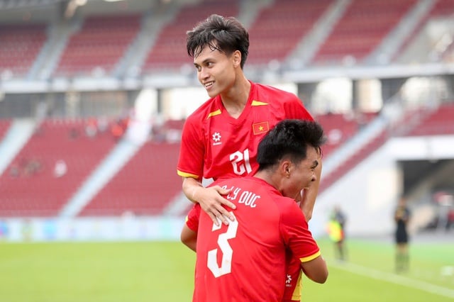 Jornal malaio: ‘Sub-23 vence com classe superior, surpreendendo o adversário’ - Imagem 1. Báo Malaysia: ‘U.23 thắng bằng đẳng cấp vượt trội khiến đối thủ choáng váng’- Ảnh 1.