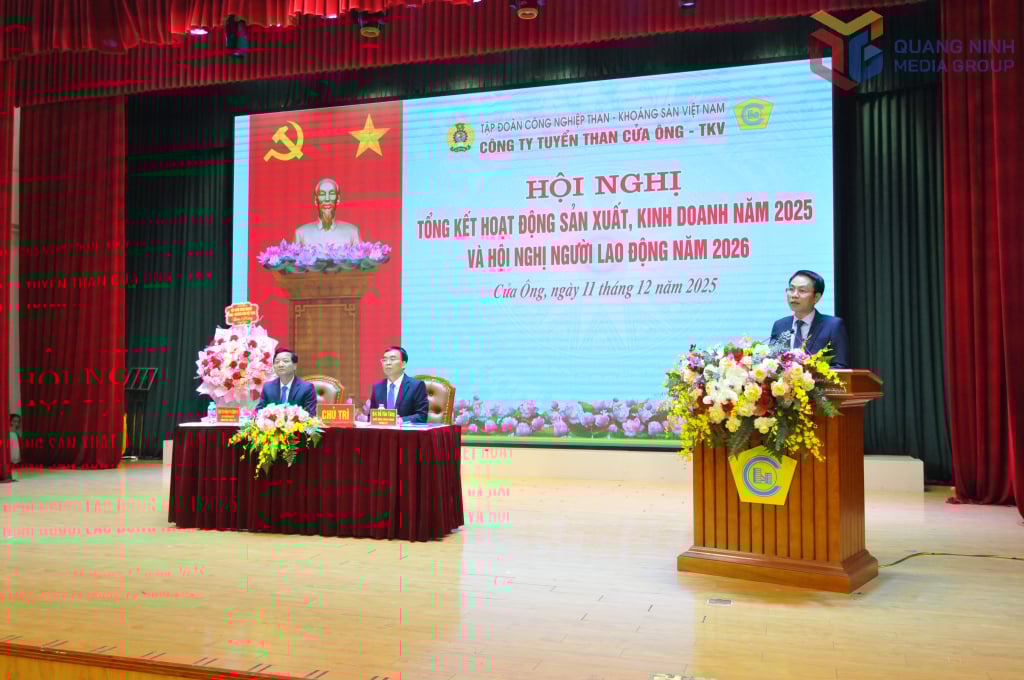 ການນຳກຸ່ມອຸດສາຫະກຳບໍ່ຖ່ານຫີນ ແລະ ບໍ່ແຮ່ຫວຽດນາມ ກ່າວຄຳປາໄສທີ່ກອງປະຊຸມ.