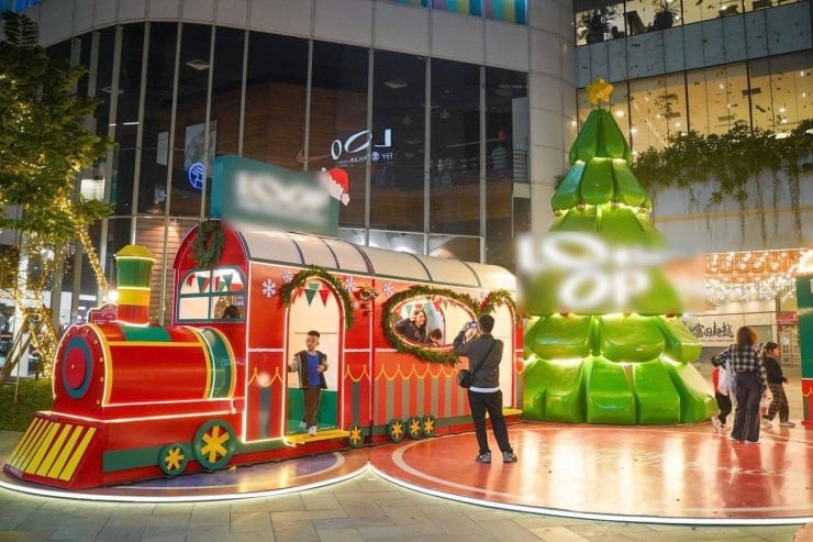 Hanoi karácsonykor a „fények szimfóniájává” válik - 12