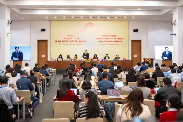 คณะกรรมการกิจการผู้แทนของสภาแห่งชาติหารือเกี่ยวกับการปรับปรุงการทำงานด้านบุคลากร - ภาพที่ 1 Ủy ban Công tác đại biểu Quốc hội nói về kiện toàn công tác nhân sự- Ảnh 1.