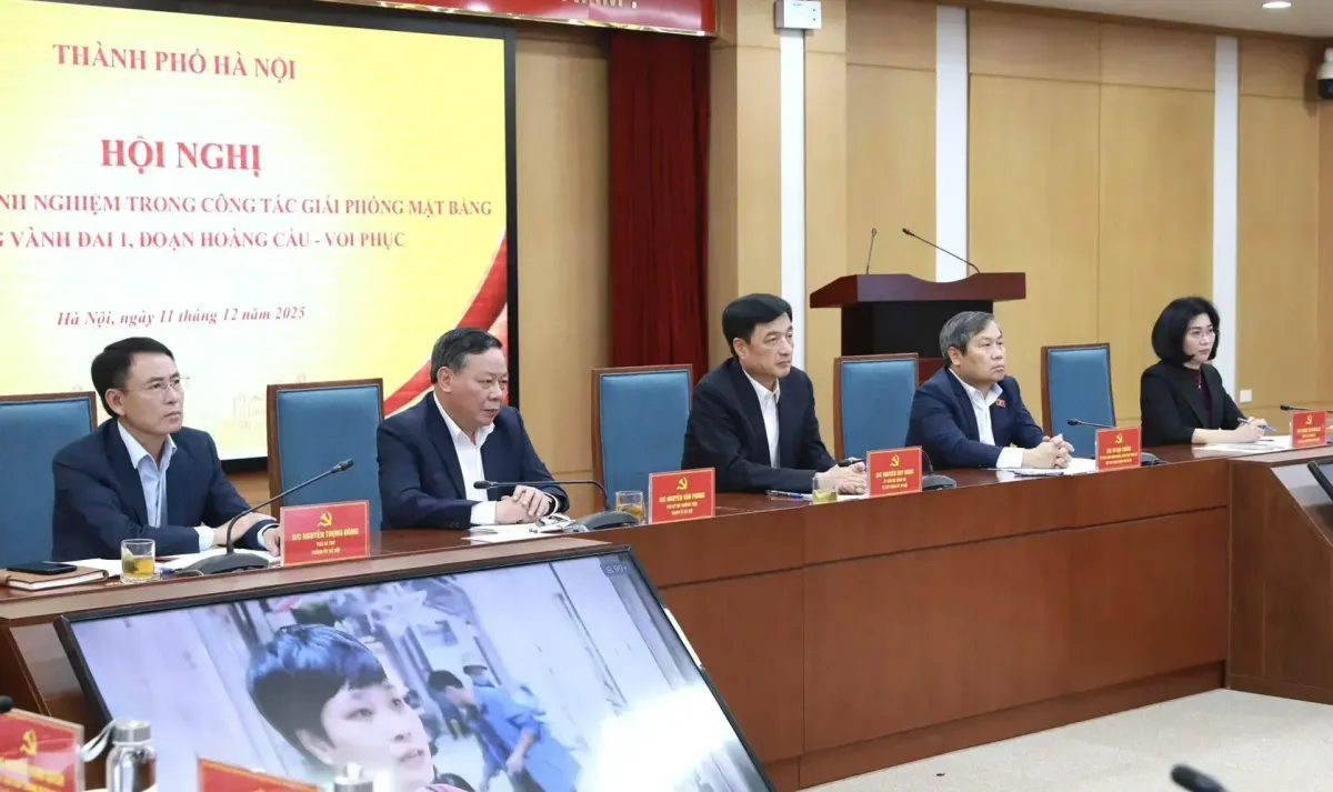 Bí thư Thành ủy Nguyễn Duy Ngọc: Nhân rộng kinh nghiệm GPMB đường Vành đai 1 để bảo đảm tiến độ các dự án - Ảnh 1.