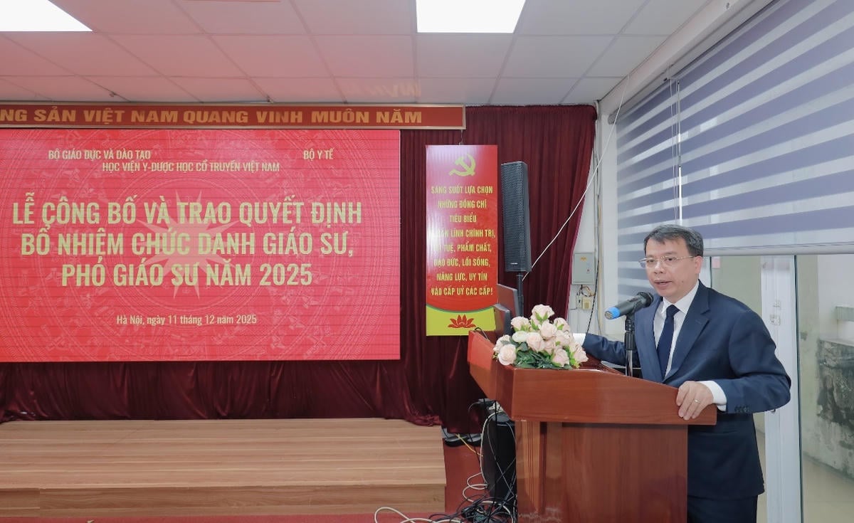 Dr. Nguyễn Quốc Huy docens, a Vietnami Hagyományos Orvoslás Akadémiájának igazgatója beszédet mondott az ünnepségen.