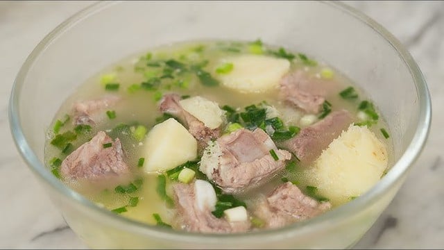 În ciuda aspectului său aspru, această legumă rădăcinoasă este „la fel de prețioasă ca ginsengul”, bună pentru glicemia și poate fi folosită pentru a prepara multe feluri de mâncare delicioase pe vreme rece - Foto 3. Xù xì bên ngoài nhưng củ này “quý như sâm”, tốt cho đường huyết, chế biến được nhiều món ngon ngày lạnh - Ảnh 3.