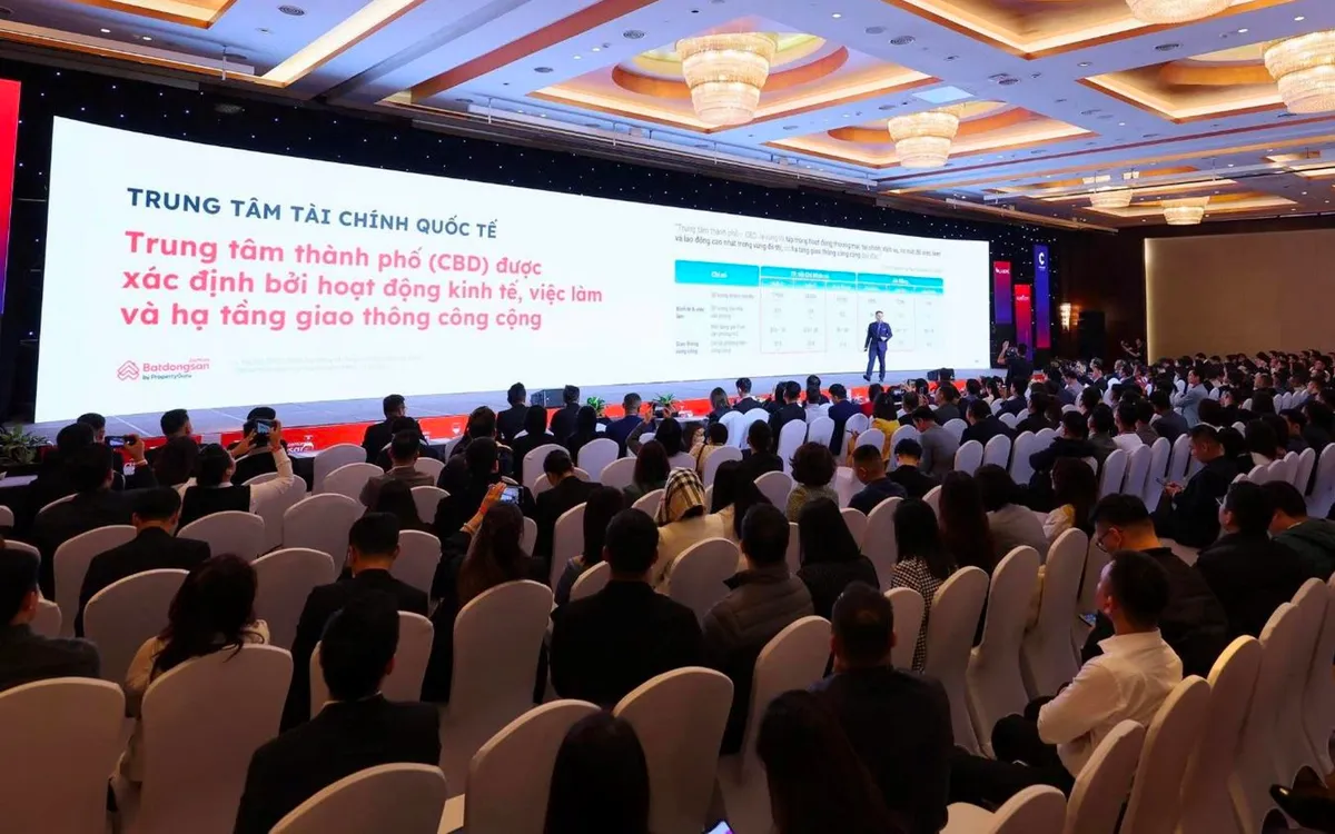 In Ho-Chi-Minh-Stadt geben Projekte wie das Internationale Finanzzentrum, die U-Bahn und die Schnellstraße Ben Luc - Long Thanh einen wichtigen Impuls für die Entwicklung von Satellitenstädten. Tại TP. HCM, các dự án như Trung tâm tài cính quốc tế, metro, cao tốc Bến Lức - Long Thành... đang tạo lực đẩy lớn cho các đô thị vệ tinh.