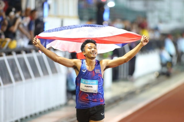 Thailändskt friidrottsunderbarn skriver historia vid SEA Games - Foto 3. Thần đồng điền kinh Thái Lan đi vào lịch sử SEA Games- Ảnh 3.
