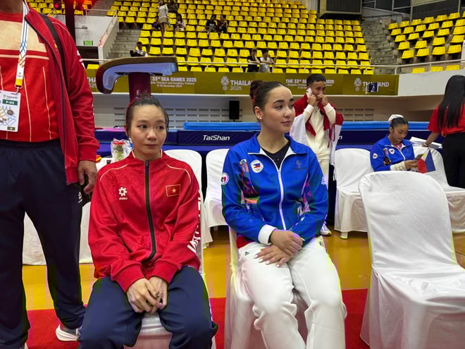 Un moment frumos după ce Filipinele au făcut apel cu succes, dar Vietnamul nu a obținut medalia de aur: O îmbrățișare călduroasă! - Foto 4. Khoảnh khắc tuyệt đẹp sau khi Philippines khiếu nại thành công, Việt Nam không được vàng: Cái ôm ấm áp! - Ảnh 4.