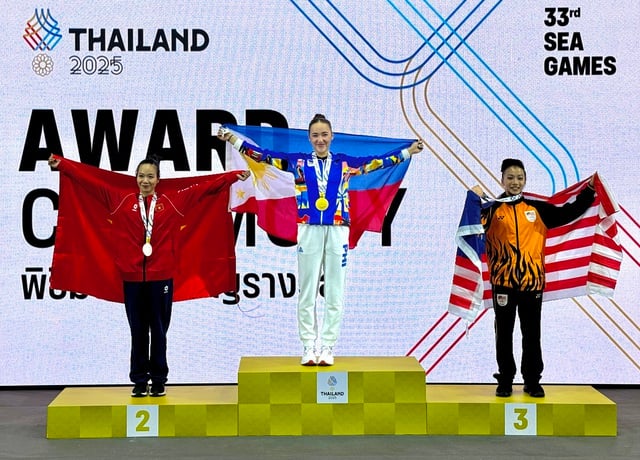 Un moment frumos după ce Filipinele au făcut apel cu succes, dar Vietnamul nu a obținut medalia de aur: O îmbrățișare călduroasă! - Foto 5. Khoảnh khắc tuyệt đẹp sau khi Philippines khiếu nại thành công, Việt Nam không được vàng: Cái ôm ấm áp! - Ảnh 5.