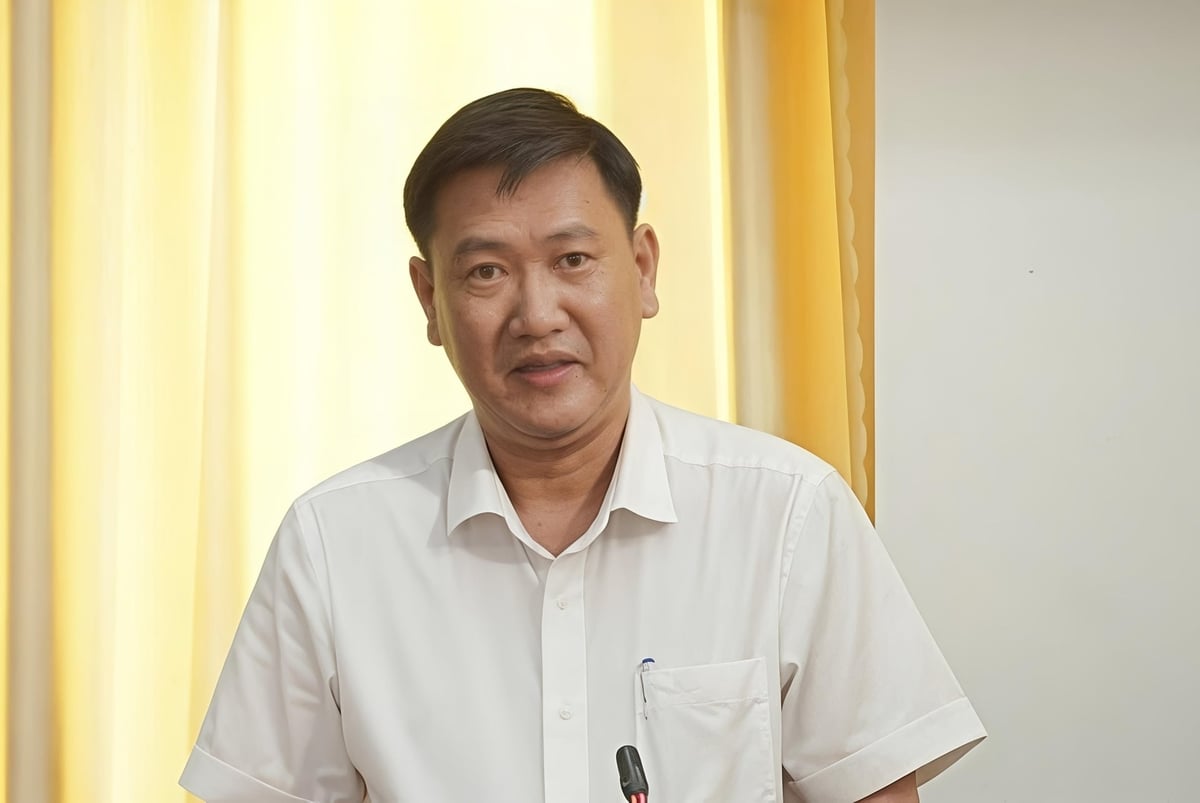 آقای مای ون تان، مدیر بخش ساخت و ساز شهر کان تو، ارزیابی کرد که زیرساختهای حمل و نقل شهر در آینده نزدیک به سرعت و به طور پایدار توسعه خواهد یافت. عکس: کیم آن. Ông Mai Văn Tân - Giám đốc Sở Xây dựng TP. Cần Thơ đánh giá, hạ tầng giao thông của thành phố sẽ phát triển nhanh và bền vững trong tương lai gần. Ảnh: Kim Anh.