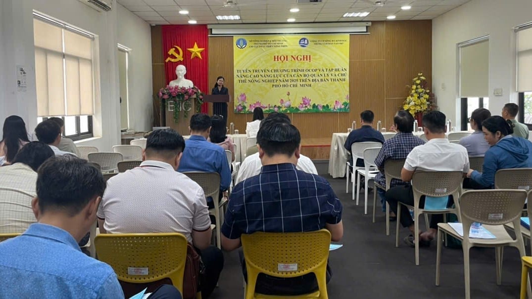 En utbildningskonferens för att stärka kapaciteten att implementera OCOP-programmet hölls i Ho Chi Minh-staden. Foto: Medarbetare. Hội nghị tập huấn nâng cao năng lực triển khai chương trình OCOP tại TP.HCM. Ảnh: CTV.