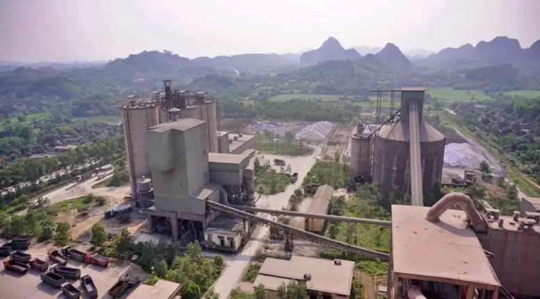Propunere de a desemna Ministerul Securității Publice pentru a primi dosarul privind suspiciunea de activitate infracțională la proiectul fabricii de ciment Quang Son - Foto 1. Kiến nghị giao Bộ Công an tiếp nhận hồ sơ vụ việc có dấu hiệu hình sự tại dự án nhà máy xi măng Quang Sơn- Ảnh 1.