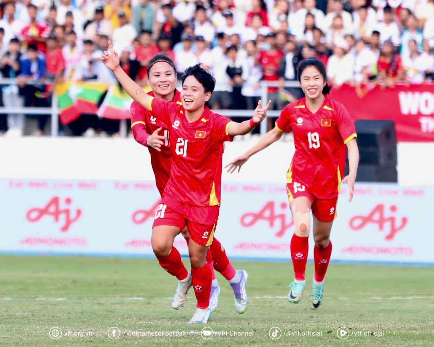 Thắng thuyết phục Myanmar, tuyển nữ  Việt Nam vào bán kết SEA Games 33 - Ảnh 1.