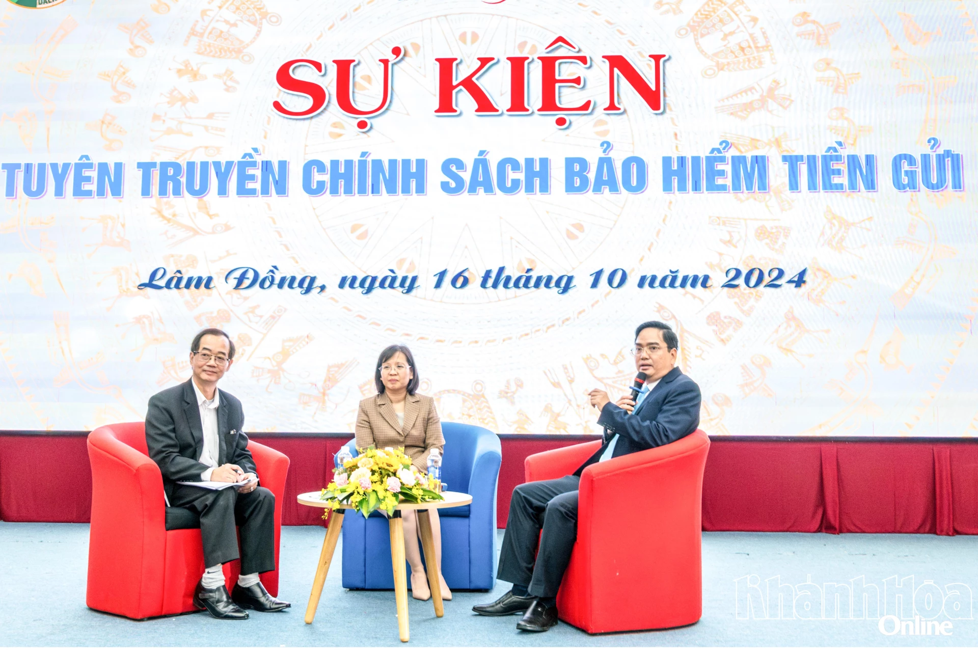 Vietnam Deposit Insurance Corporations filial i regionerna South Central och Central Highlands sprider information om insättningsförsäkringar.