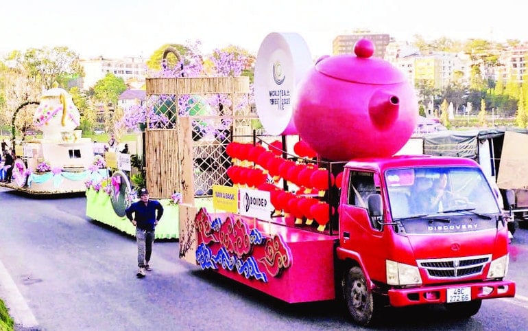 Livfulla färger och ikoniska symboler för teindustrin i Da Lat, de tusen blommornas stad. tn-12-12-19h25-5669.jpg