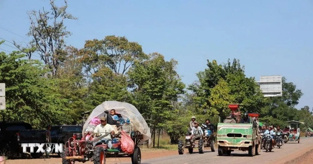 Penduduk Kemboja di wilayah Preah Vihear, bersempadan dengan Thailand, berpindah untuk mengelakkan konflik, 8 Disember 2025. Foto: THX/VNA