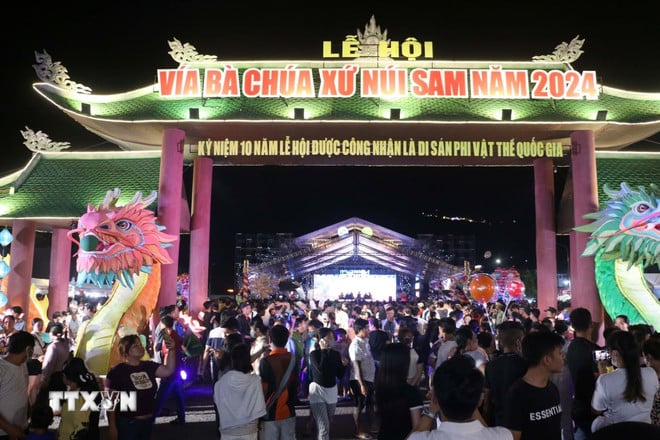 ttxvn-khai-mac-le-hoi-via-ba-chua-xu-nui-sam-nam-2024-2805-1382.jpg